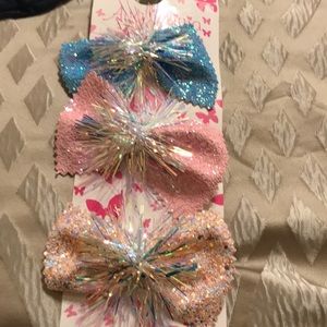 Set of three bows